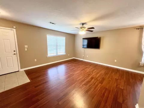 Living - 630 Shiloh Dr, Conway, AR 72032 photo 2 of 3