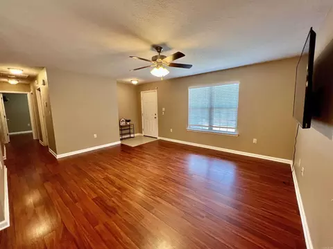 Living - 630 Shiloh Dr, Conway, AR 72032 photo 3 of 3
