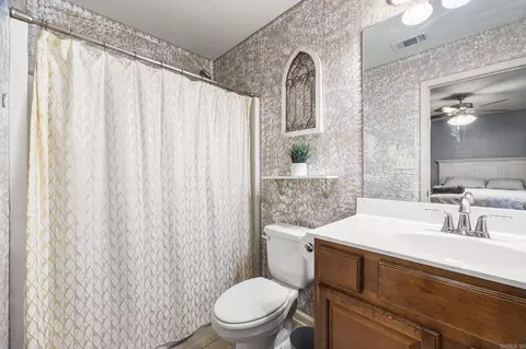 Bath - 630 Shiloh Dr, Conway, AR 72032 photo 1 of 2