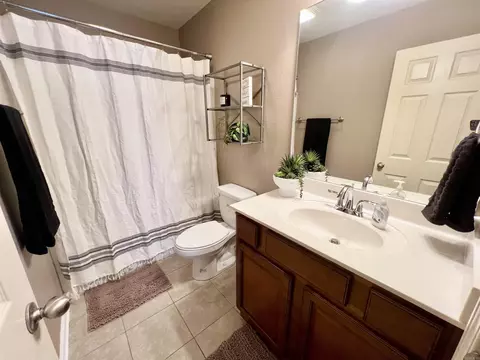Bath - 630 Shiloh Dr, Conway, AR 72032 photo 2 of 2