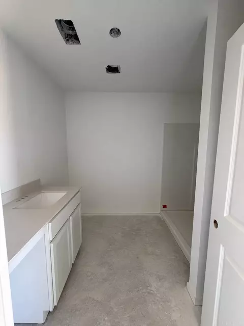 Bath - 1545 Meadows Dr, Benton, AR 72019 photo 1 of 1