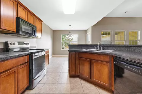 Kitchen - 104 Sahalee Cv, Haskell, AR 72015 photo 3 of 3