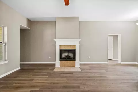 Living - 104 Sahalee Cv, Haskell, AR 72015 photo 5 of 5