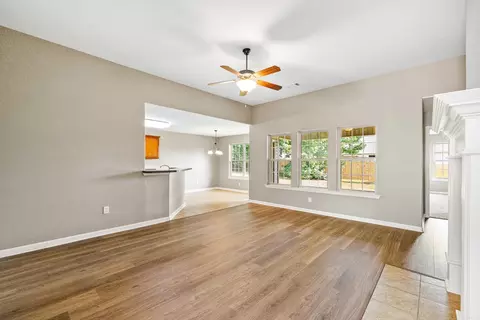 Living - 104 Sahalee Cv, Haskell, AR 72015 photo 2 of 5