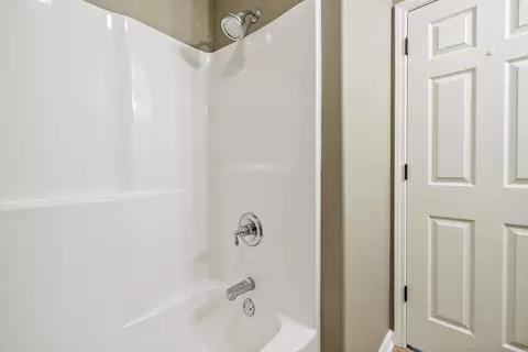 Bath - 104 Sahalee Cv, Haskell, AR 72015 photo 5 of 5