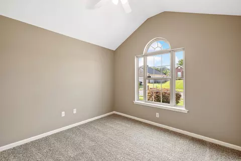Bedroom - 104 Sahalee Cv, Haskell, AR 72015 photo 2 of 5