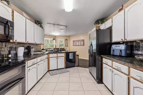 Kitchen - 364 E Hwy 286 E, Conway, AR 72032 photo 2 of 3