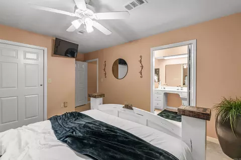 Bedroom - 364 E Hwy 286 E, Conway, AR 72032 photo 4 of 6