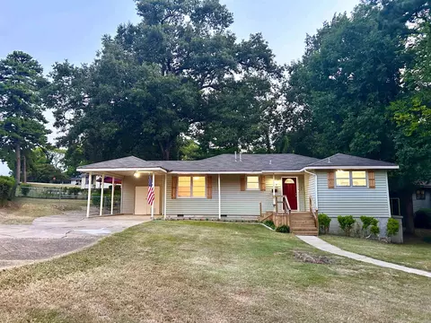704 Forest Ln, Benton, AR 72019