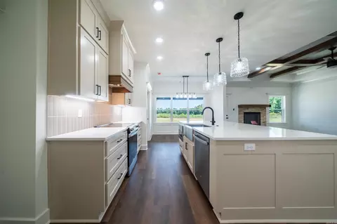 Kitchen - 120 Michael Dr, Cabot, AR 72023 photo 2 of 10