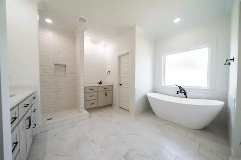 Bath - 120 Michael Dr, Cabot, AR 72023 photo 1 of 11