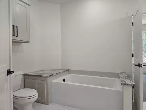 Bath - 563 Crepe Myrtle Loop, Cabot, AR 72023 photo 4 of 6
