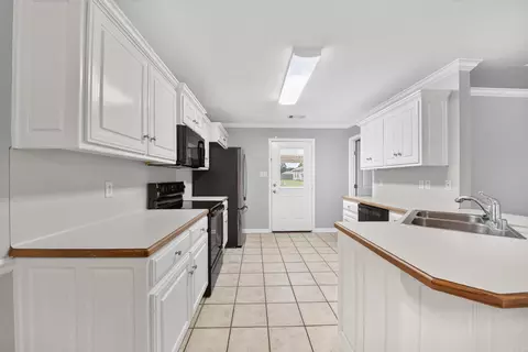 Kitchen - 97 Rosebud Cir, Cabot, AR 72023 photo 1 of 1