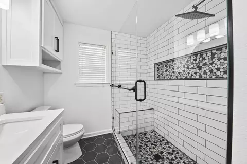 Bath - 97 Rosebud Cir, Cabot, AR 72023 photo 2 of 5