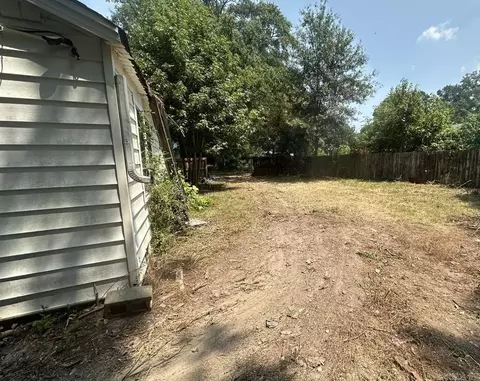 Exterior - 1007 E Sullenberger Ave, Malvern, AR 72104 photo 6 of 7