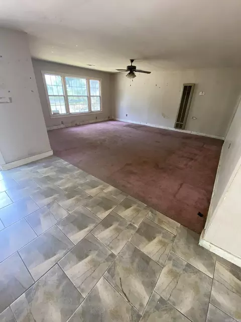 Living - 1007 E Sullenberger Ave, Malvern, AR 72104 photo 1 of 1
