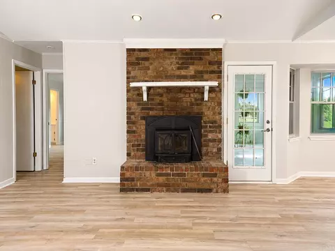 Living - 9003 Dyson, Pine Bluff, AR 71603 photo 2 of 4