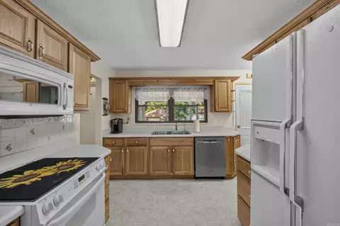 Kitchen - 17 Lake Shore Dr, Conway, AR 72032 photo 1 of 3