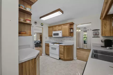 Kitchen - 17 Lake Shore Dr, Conway, AR 72032 photo 3 of 3