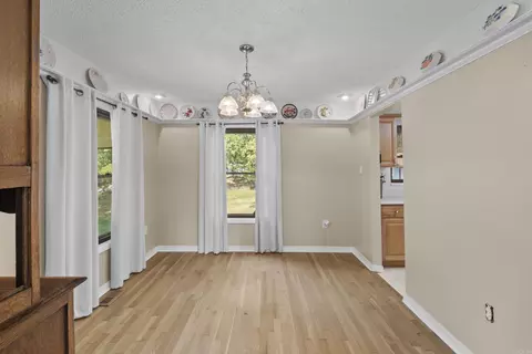 Dining - 17 Lake Shore Dr, Conway, AR 72032 photo 1 of 2