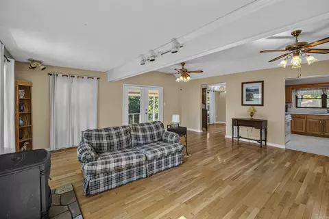 Living - 17 Lake Shore Dr, Conway, AR 72032 photo 4 of 4