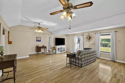 Living - 17 Lake Shore Dr, Conway, AR 72032 photo 2 of 4