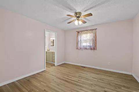 Bedroom - 17 Lake Shore Dr, Conway, AR 72032 photo 1 of 4
