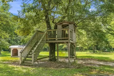 Exterior - 621 Crosstrails Rd, De Queen, AR 71832 photo 7 of 14