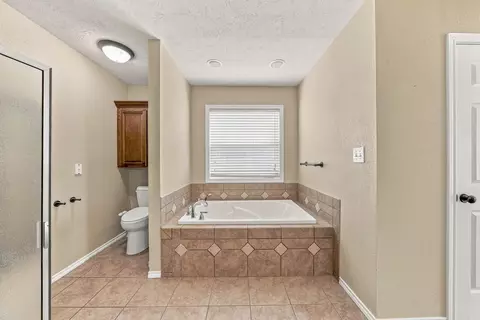 Bath - 621 Crosstrails Rd, De Queen, AR 71832 photo 4 of 5