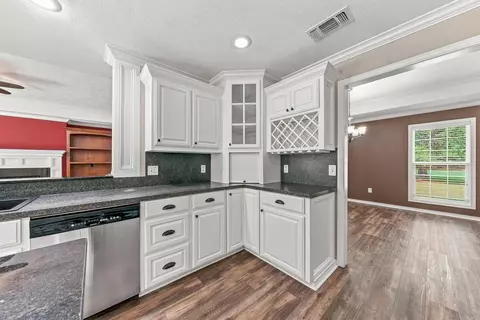 Kitchen - 621 Crosstrails Rd, De Queen, AR 71832 photo 2 of 5