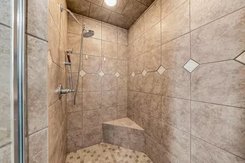 Bath - 621 Crosstrails Rd, De Queen, AR 71832 photo 3 of 5