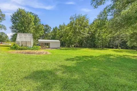 Exterior - 621 Crosstrails Rd, De Queen, AR 71832 photo 10 of 14