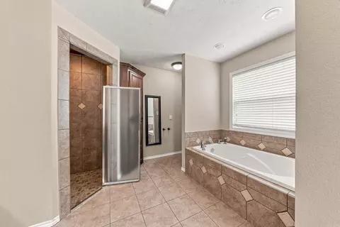 Bath - 621 Crosstrails Rd, De Queen, AR 71832 photo 1 of 5