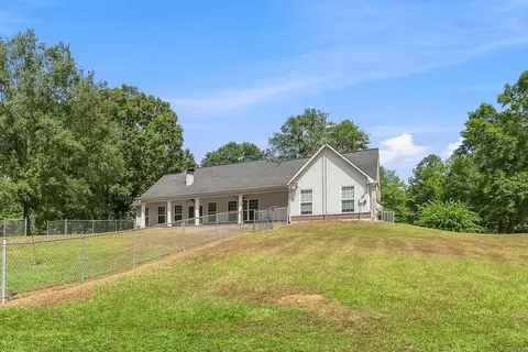 Exterior - 621 Crosstrails Rd, De Queen, AR 71832 photo 11 of 14