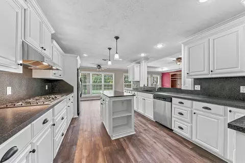 Kitchen - 621 Crosstrails Rd, De Queen, AR 71832 photo 5 of 5