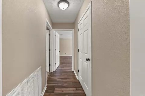 Entry Way - 621 Crosstrails Rd, De Queen, AR 71832 photo 4 of 4