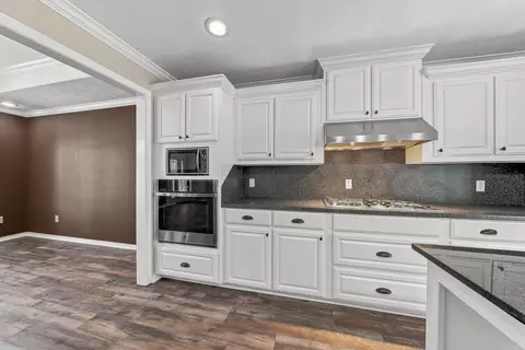 Kitchen - 621 Crosstrails Rd, De Queen, AR 71832 photo 3 of 5