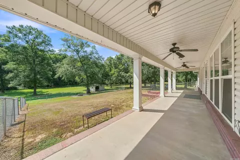 Exterior - 621 Crosstrails Rd, De Queen, AR 71832 photo 4 of 14