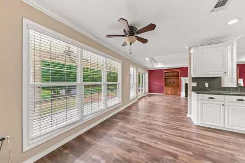 Living - 621 Crosstrails Rd, De Queen, AR 71832 photo 5 of 7