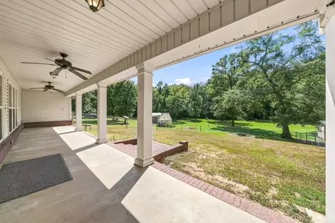 Exterior - 621 Crosstrails Rd, De Queen, AR 71832 photo 3 of 14