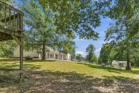 Exterior - 621 Crosstrails Rd, De Queen, AR 71832 photo 8 of 14