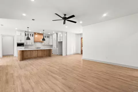 Living - 13 Pear Cir, Greenbrier, AR 72058 photo 4 of 4