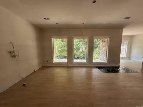 Living - 13 Pear Cir, Greenbrier, AR 72058 photo 3 of 4