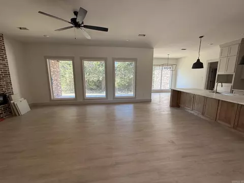 Living - 13 Pear Cir, Greenbrier, AR 72058 photo 2 of 8