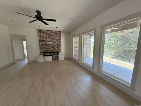 Living - 13 Pear Cir, Greenbrier, AR 72058 photo 4 of 8