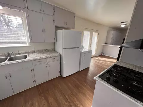 Kitchen - 405 Angus St, Conway, AR 72032 photo 4 of 4