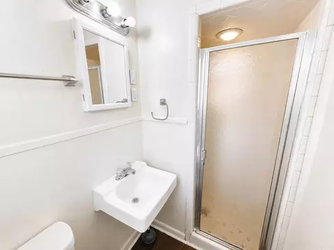 Bath - 405 Angus St, Conway, AR 72032 photo 1 of 3