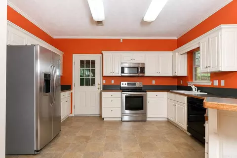 Kitchen - 530 N Highway 365, Redfield, AR 72132 photo 3 of 3