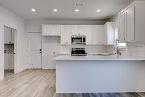 Kitchen - 8 Dandelion Dr, Greenbrier, AR 72058 photo 1 of 4