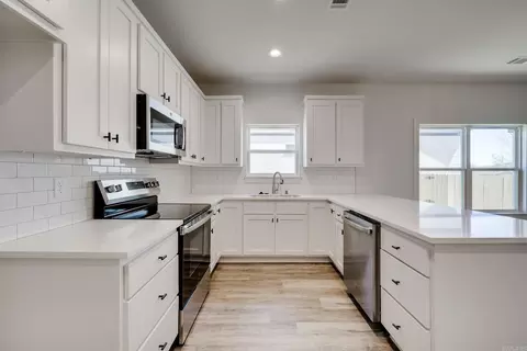 Kitchen - 8 Dandelion Dr, Greenbrier, AR 72058 photo 4 of 4